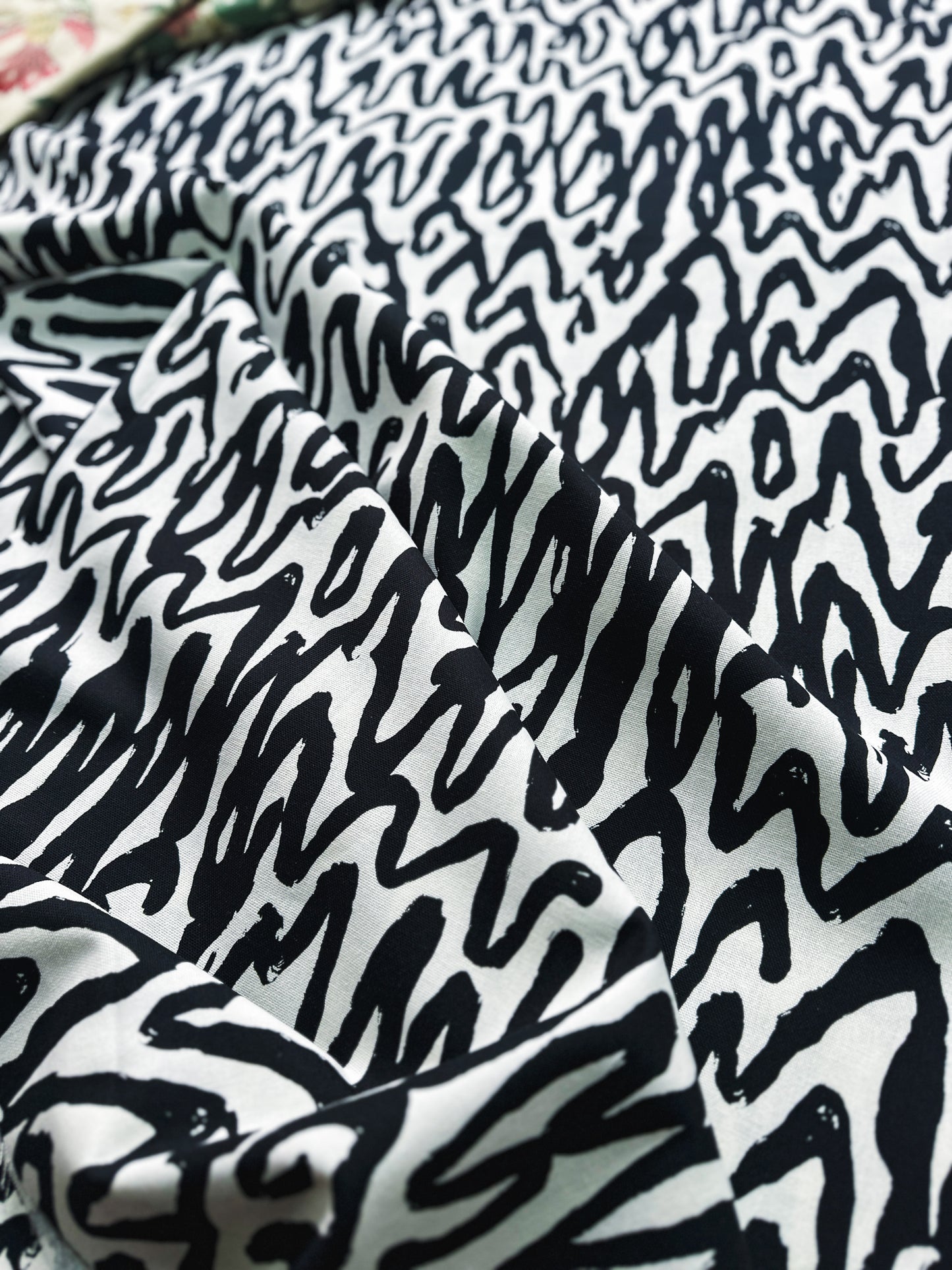 Tauka Zebra 280W Fabric